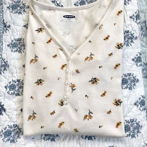 Cream / w yellow flowers long sleeved top